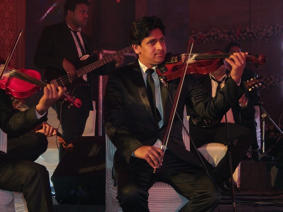 male violin players Antalya Turkey